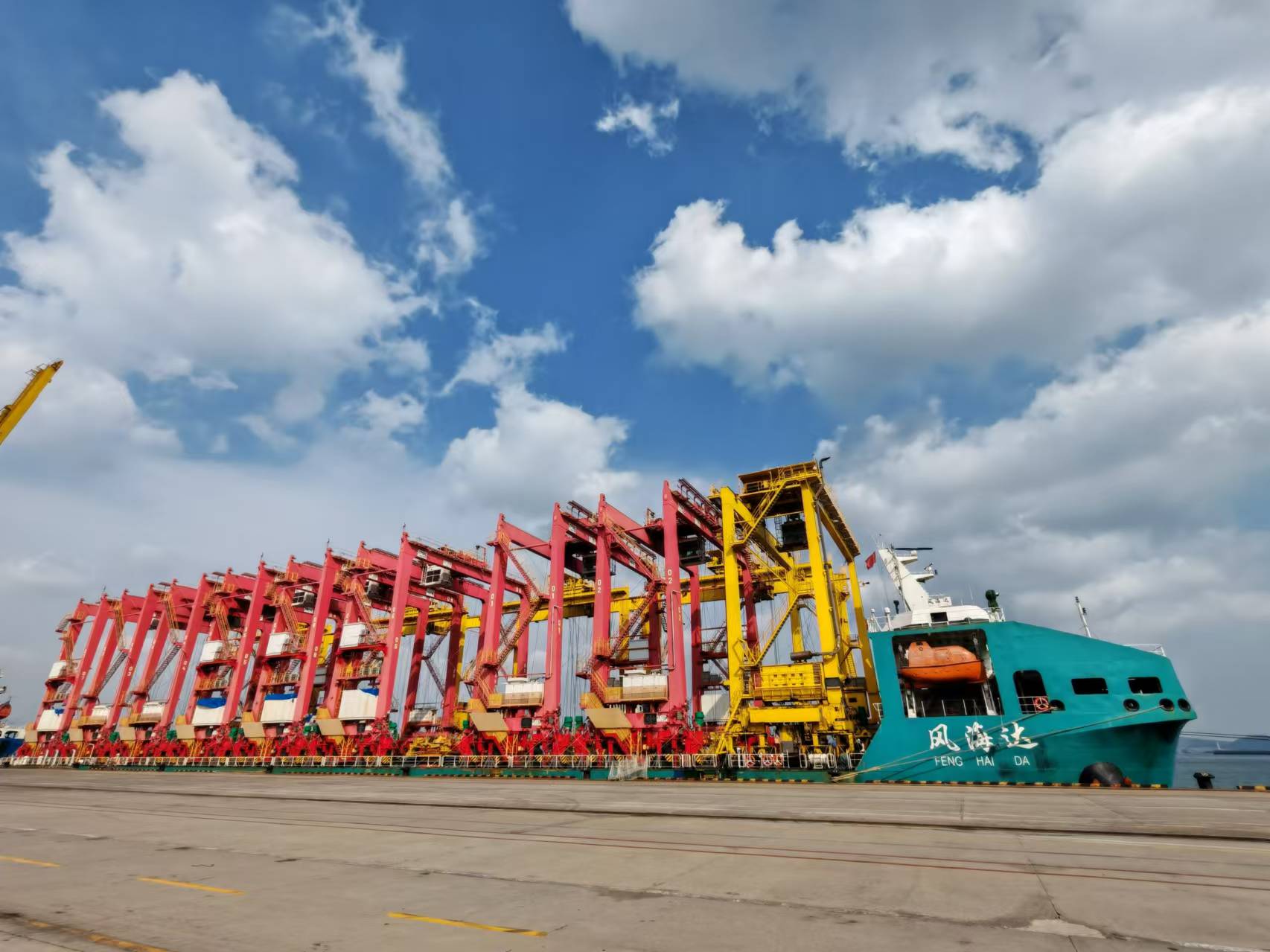 Catamaran Deck Carrier International DP2
